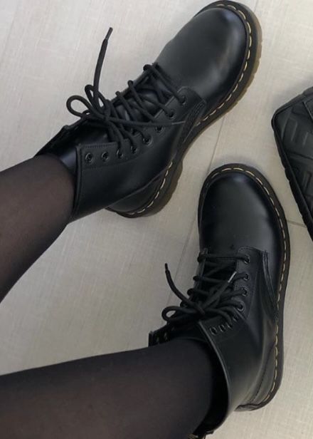 Doc Martens Astetic, Doc Martens Shoes Aesthetic, Doc Martin Boots Aesthetic, Flat Doc Martens, Dr Martens Aesthetic Grunge, Doc Martens Outfit Boots, Doc Martin Aesthetic, Doc Martens Aesthetic Grunge, Doc Marten Aesthetic