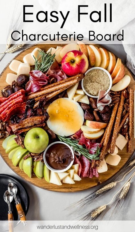 Seasonal Recipes Fall, Fall Charcuterie Board, Fall Charcuterie, Friendsgiving Food, Charcuterie Board Ideas, Fall Appetizers, Friendsgiving Dinner, Charcuterie Inspiration, Party Food Platters