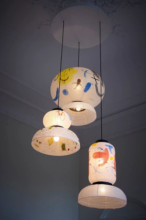 Painted Paper Lanterns, Painting Lanterns, Paper Lanterns Bedroom, Shark Lamp, Ikea Paper Lantern, Painted Lanterns, Crepe Flowers, Paper Chandelier, Japanese Lamp