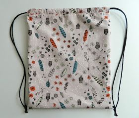 s.o.t.a.k handmade: drawstring backpack (a free tutorial) Knapsack Pattern Sewing, Drawstring Backpack Tutorial, Diy Backpacks, Drawstring Backpack Pattern, Recycling Fabric, Diy Backpack Pattern, Drawstring Bag Diy, Drawstring Bag Tutorials, Backpack Pattern Sewing