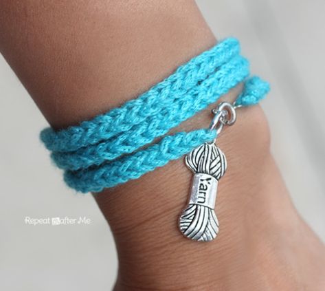 Crochet I-Cord Bracelet with Yarn Charm - Repeat Crafter Me Bracelet With Yarn, Crochet I Cord, Crochet Bracelet Pattern, Crochet Bracelets, Crochet Jewlery, Repeat Crafter Me, Yarn Bracelets, Crocheted Jewelry, French Knitting