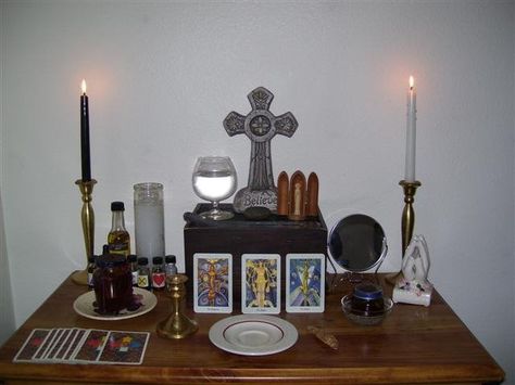 Hoodoo altar Rootwork Aesthetic, Voodoo Altar Ideas, Hoodoo Altar Setup, Hoodoo Aesthetic, Hoodoo Altar, Christian Witch Altar, Root Work Hoodoo, Ancestor Altar Hoodoo, Candle Reading Hoodoo