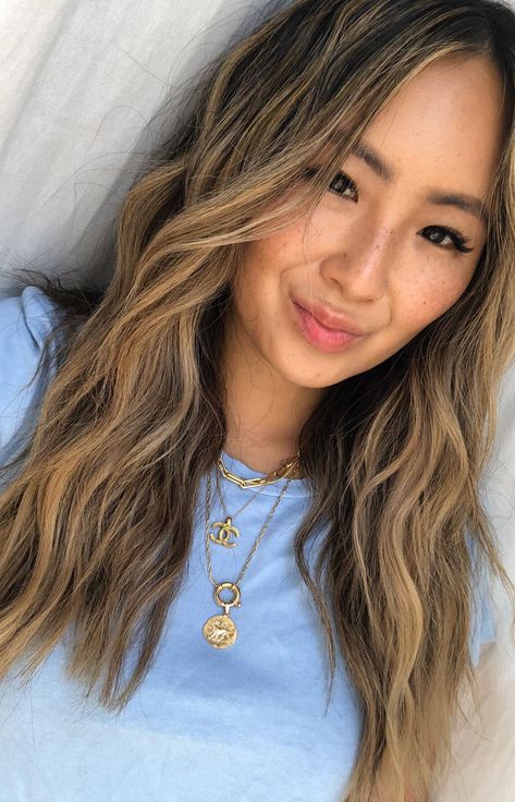 Ellenor kim on Instagram: “The hair tutorial you’ve been asking for 🙌🏼 Been keeping my hair as healthy with v little heat styling as possible. I still use a curling…” Ellenor Kim, Kim Style, Kim Hair, Heat Styling, Heat Styling Products, Beauty Inspiration, My Hair, Her Style, Hair Tutorial