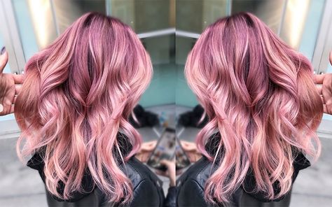 Brown To Rose Gold Hair, Dark Red Hair Dye, Hair Color For Morena, Hair Color Red Ombre, Red Hair Dye, Gold Trend, Dyed Red Hair, Dark Red Hair, Shadow Root