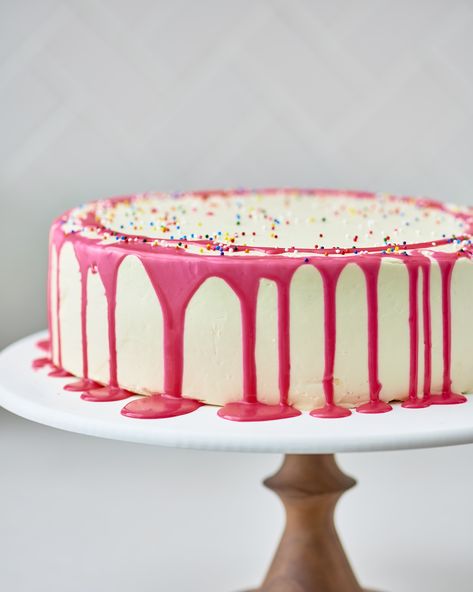 How To Create a Drip Frosting Effect on Any Cake — Baking Lessons from The Kitchn Drippy Cakes, Fig Cake, Rhubarb Cake, Store Bought Cake, Drizzle Cake, Crumble Cake, Chocolate Icing, Cake Icing, Icing Recipe