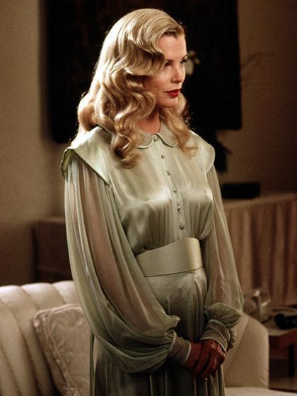 L.a. Confidential, High Bun Hair, Tv Clothes, Peinados Hair Styles, 1940s Hairstyles, Veronica Lake, Kim Basinger, Pin Up Hair, Retro Hairstyles