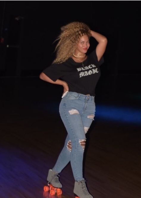 Beyonce Birthday Outfit, Beyonce In Jeans, Beyonce Knowles Style, Beyonce Legs, Beyonce Jeans, Beyonce Birthday, Beyonce Memes, Beyonce Makeup, Beyonce 2000's