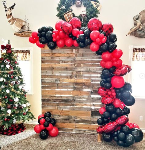 Buffalo Plaid Balloon Arch, Lumberjack Balloon Arch, Red And Black Buffalo Check Birthday Party Decor, Pallet Wall Backdrop, Plaid Baby Shower Ideas Boys, Lumberjack Baby Shower Theme, Lumber Jack Baby Shower Theme, Rustic Pallet Wall, Lumberjack Baby Shower Theme Dessert Tables