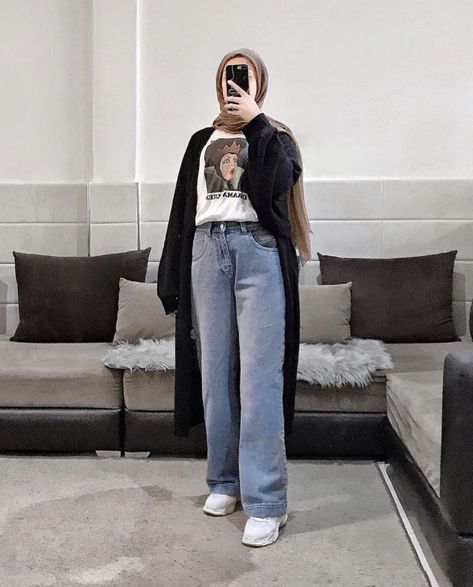 Wide Leg Jeans Outfit Hijab, Wide Leg Pants Outfit Hijab, Ootd Hijab Casual Simple, Wide Pants Outfit, Wide Leg Jeans Outfits, Outfit Ideas Hijab, Outfit Muslim, Wide Leg Jeans Outfit, Wide Leg Pants Outfit