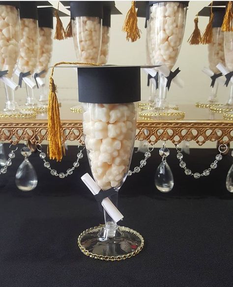 Black And Gold Graduation Centerpieces, Graduation Souvenirs Ideas, Graduation Party Table Decorations, Law School Graduation Party, Graduation Party Pictures, Graduation Party Desserts, High School Graduation Party Decorations, Grad Party Favors, Backyard Graduation Party