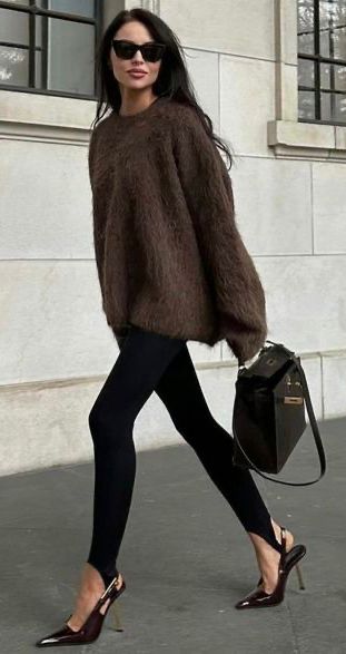 Sling Back Pumps Outfit, Look Legging, Stirrup Pants, Legging Outfits, Mode Inspo, Looks Chic, Inspired Outfits, Outfits With Leggings, Daily Fashion