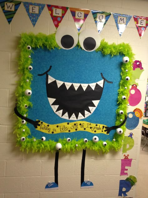 Monster themed bulletin board... Taking a bite out of first grade... Place the students names on the teeth. So much fun to make and my favorite :) Monster Bulletin Boards, Monster Theme Classroom, Monster Classroom, Door Bulletin Boards, Halloween Bulletin Boards, Classroom Doors, Fall Bulletin Boards, Preschool Bulletin, Library Bulletin Boards