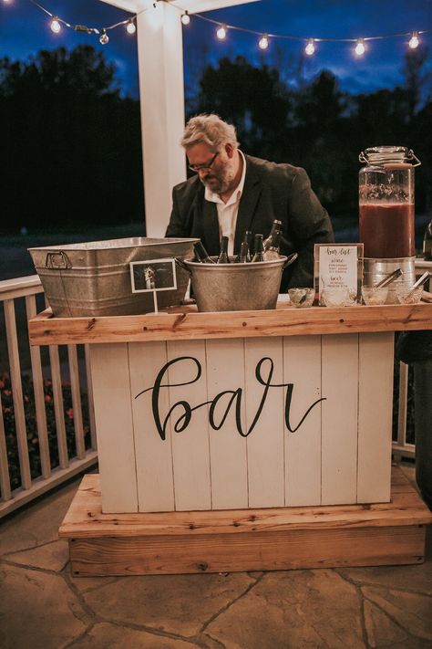 Diy Bar Cart For Wedding, Diy Party Bar Table, Diy Bar For Wedding Receptions, Diy Bar Wedding Receptions, Backyard Wedding Bar Set Up, Homemade Bar For Wedding, Help Yourself Bar Wedding, Wedding Bar Ideas Diy, Diy Wedding Bar Setup