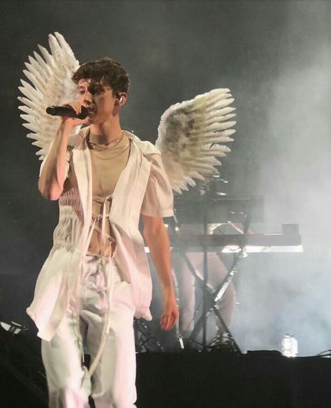 Angel Baby Troye Sivan, Troye Sivan Lyrics, Aesthetic Halloween Costumes, Troye Sivan Songs, Tyler Oakley, Troye Sivan, Aesthetic Halloween, Angel Baby, Halloween Costumes