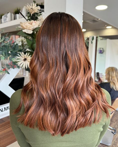 Copper Light Brown Balayage, Soft Auburn Balayage, Light Copper Hair Dark Roots, Dark Brown Hair With Ginger Balayage, Strawberry Brunette Balayage, Copper Gold Balayage, Honey Copper Balayage, Copper Face Framing Highlights, Copper Hair Brown Roots