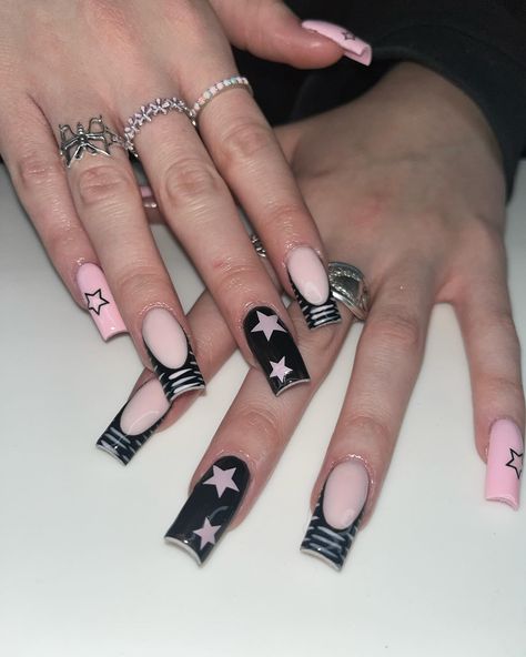 Pink & black • • • #nailsnailsnails #nailtech #nailart #naildesign #acrylicnaildesign #acrylicnails #baddienails #baddieb_nails #onlybaddienails #aznailtech #cutenails #starnails #pinkandblacknails Black And Pink Square Nails, Baby Pink And Black Nails, Black And Pink Nails, Star Nails, Square Nails, Black And Pink, Acrylic Nail Designs, Black Nails, Nail Tech