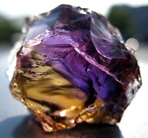 315.5 carat Facet quality ametrine rough. Anahi Mine Bolivia. Ametrine Crystal, Crystal Seashells, Healing Stones Jewelry, Geology Rocks, Pretty Rocks, Cool Rocks, Crystal Magic, Mineral Stone, Minerals And Gemstones