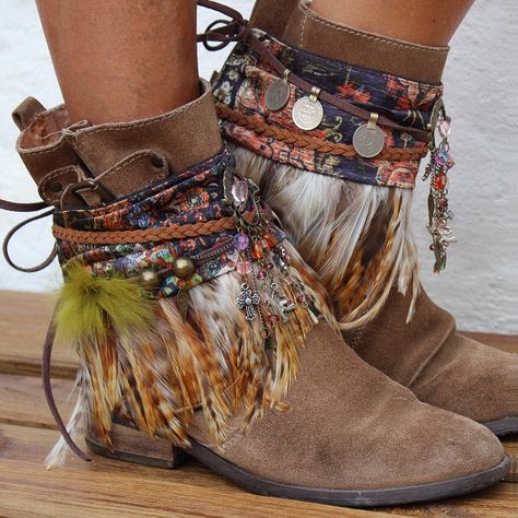 Bohemian Boots, Look Boho Chic, Estilo Hippy, Boot Bracelet, Mode Hippie, Boot Bling, Boho Boots, Wrap Boots, Estilo Hippie