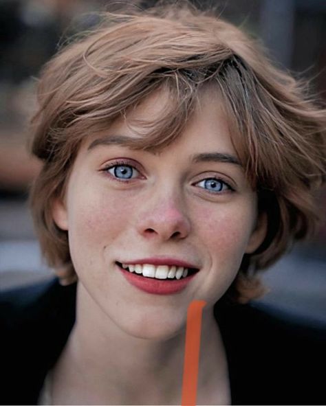 Smile Reference, Sofia Lillis, Queen Sophia, Sophia Lillis, Dye Colors, Face Photography, Hair Dye Colors, Hair Reference, Persona 5