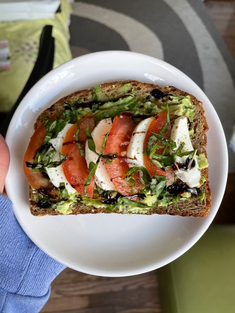 Caprese Avocado Toast, Caprese Toast, Caprese Avocado, Healthy Food Inspiration, Food Memes, Healthy Food Motivation, Food Inspo, Food Videos Desserts, Delicious Healthy Recipes