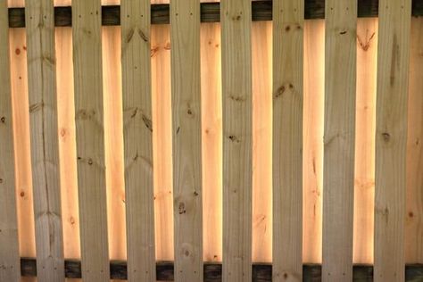 How To Block Wind On Patio Deck Wind Break Ideas Wall, Wind Breaks For Gardens, Wind Screen For Patio, Wind Fence Ideas, Porch Wind Block Ideas, Deck Wind Break Ideas, Wind Block Ideas Patio, Patio Wind Break Ideas, Deck Railing Diy