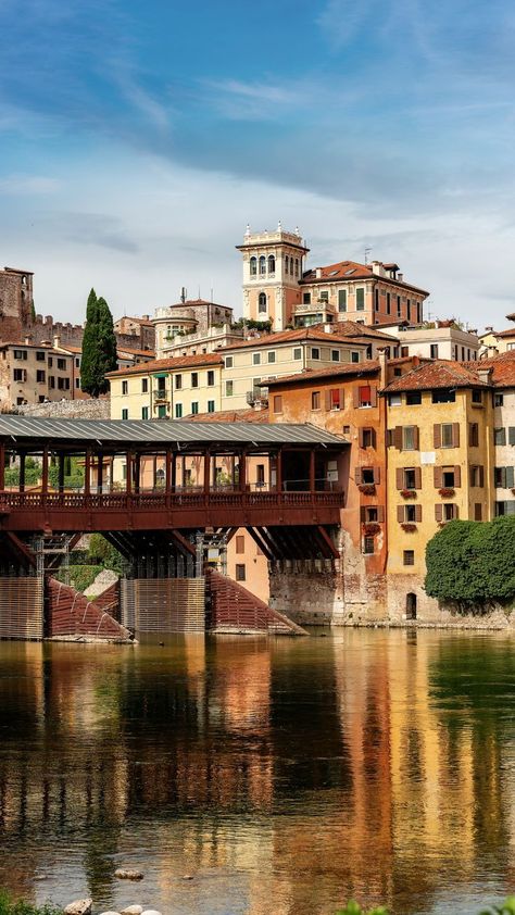 📍Bassano del Grappa, Veneto A legend for romantics tells that those who kiss over the Bassano del Grappa bridge will never leave 💘 It was customary for lovers to entrust their hopes to the Ponte Vecchio through cards that were slipped between the less visible cracks of the Palladian artefact. Will this rite reappear now, after the restoration? Bassano Del Grappa, For Lovers, Bridge, Kiss, Italy, House Styles