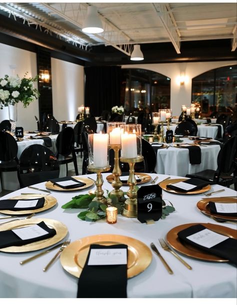 Black And Gold Wedding Theme Ideas, Black Table Clothes Wedding, Champagne And Black Wedding Decor, Black White Gold Table Setting, Black And Gold Wedding Table Setting, Black Dinner Table Decor, Setting Chart Wedding Ideas, All White Table Decor, Black And Gold Party Decorations Classy