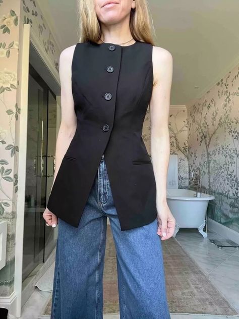 A Perfect Pair for Wide Leg Jeans Winter Waistcoat Outfit, Black Waistcoat Outfit Women, All Black Summer Outfits, Black Waistcoat Outfit, Waistcoat Outfit Women, Massive Wardrobe, Office Fashion Summer, Office Wear Outfit, Celana Jogger Wanita