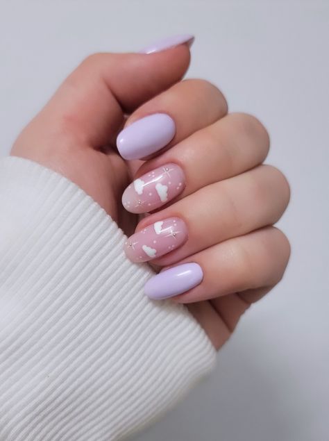 Nail art, clouds, stars, purple, pink, pastel colors, cute Pink Cloud Nail Art, Wedding Nails Lavander, Cute Nail Designs Pastel, Cute Nails Clouds, Short Nail Designs Lilac, White Nails With Clouds, Pastel Purple And Pink Nails, Short Nails Clouds, Light Lavender Nails With Design