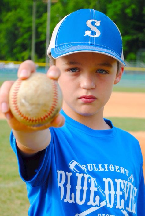 Tee Ball Photoshoot, Ball Picture Ideas, Kid Baseball Photoshoot, Boys Tball Pictures Photo Ideas, Baseball Pictures Poses Individual, Tee Ball Photography Ideas, Diy Baseball Pictures, Youth Baseball Pictures Poses, Baseball Poses For Pictures Boys