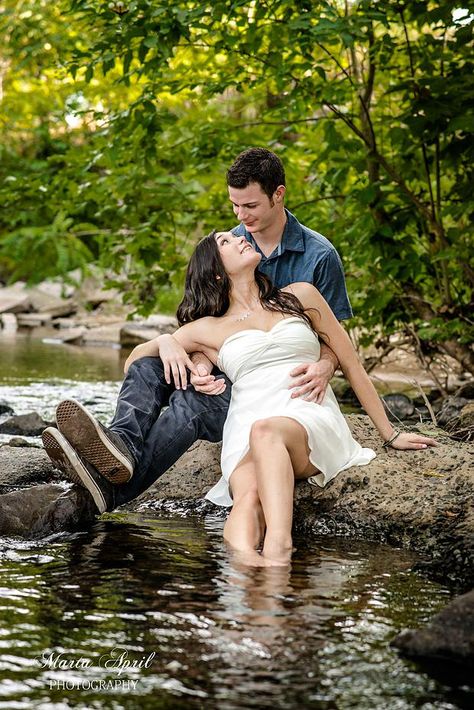 Marta April Photography | {Couples Portrait Session} green romantic in the creek forest woods by the water river Maternity Photography Outdoors, Baby Fotografie, Couples Portrait, Photography Couples, Pregnant Couple, Maternity Poses, Ideas Photography, Western Wedding, Photo Couple