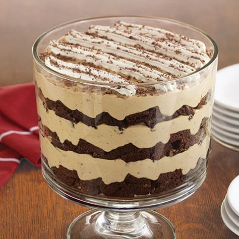 Tiramisu Brownies, Trifle Bowl Recipes, Tiramisu Trifle, Brownie Trifle, Trifle Recipes, Pretzel Salad, Strawberry Pretzel, Trifle Bowl, Pampered Chef Recipes