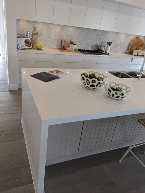 White Stone Benchtop Kitchen, White Benchtop Kitchen, White Brown Bathroom, Stone Benchtop Kitchen, Small American Kitchens, Kitchen Colours, Hamptons Kitchen, Stone Benchtop, Tiles Backsplash