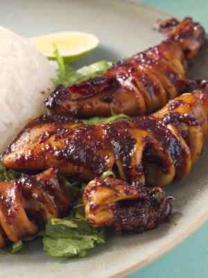 Asian Recipes Authentic, Bbq Squid, Octopus Recipes, Grilled Recipes, Sweet Soy Sauce, Calamari Recipes, Squid Recipes, Grilled Squid, Grilled Octopus