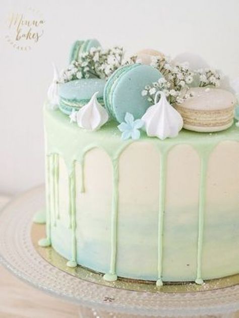 Love these shades of green #baking #cute #baking Tort Harry Potter, Papan Tulis Kapur, Tårta Design, Macaroon Cake, Unique Birthday Cakes, Cake Recipes Easy Homemade, Elegant Birthday Cakes, Homemade Birthday Cakes, Green Cake