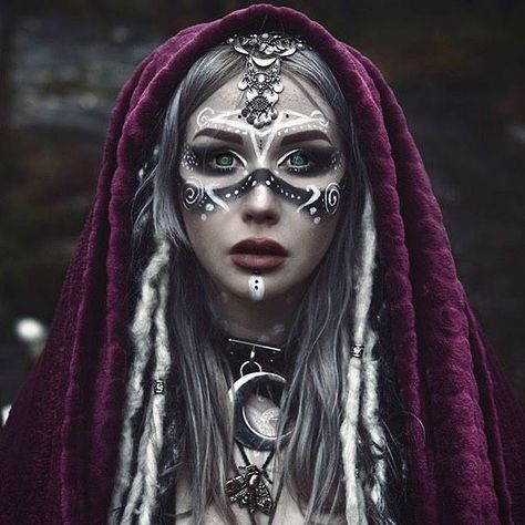 Nordic Sisterhood, Pagan Makeup, Viking Halloween, Warrior Makeup, Viking Makeup, Halloweenský Makeup, Witch Photos, Witch Costumes, Witch Makeup