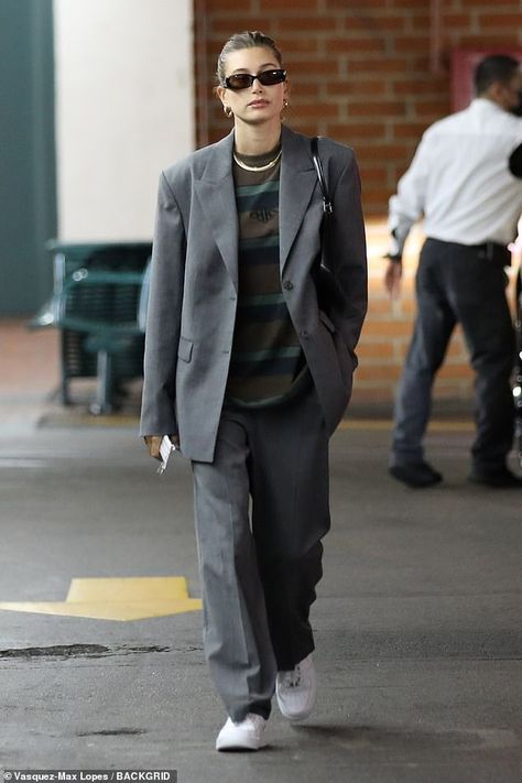 Hailey Bieber suits up in baggy grey menswear to run errands around Beverly Hills | Daily Mail Online Grey Outfit Street Style, Baggy Blazer Outfit, Hailey Bieber Suit, Tailored Jacket Outfit, Legal Photoshoot, Classic Suit For Women, Dark Grey Outfit, Baggy Blazer, Grey Jacket Outfit