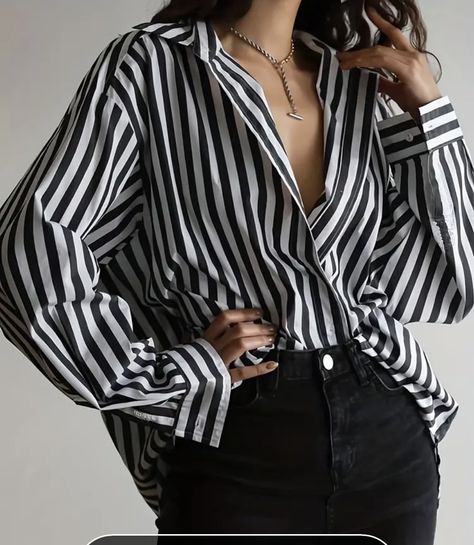 Striped Shirt Outfit Black And White, Black Striped Shirt Outfit, Oversized Dress Shirt, Washed Black Jeans, Outfits With Striped Shirts, Oversize Tshirt Outfits, Black Striped Shirt, Oversized Shirt Dress, White Stripes Shirt