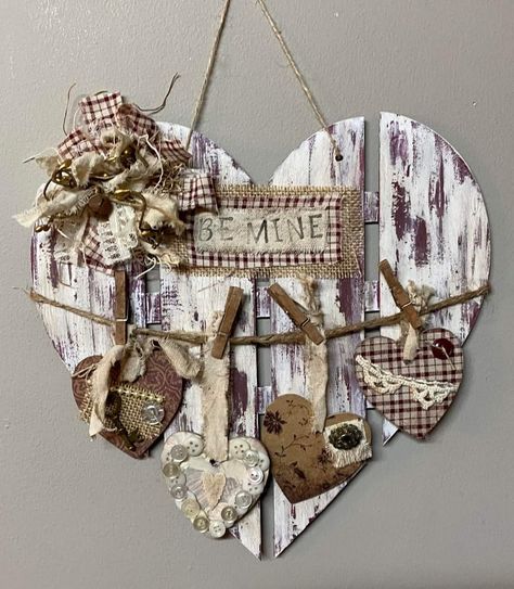 Wooden Hearts With Flowers, Rustic Valentine Crafts, Wood Heart Crafts, Valentine's Tree, Wooden Hearts Crafts, Primitive Valentine Decor, Hearts Crafts, Valentine Wood Crafts, Vintage Valentine Crafts