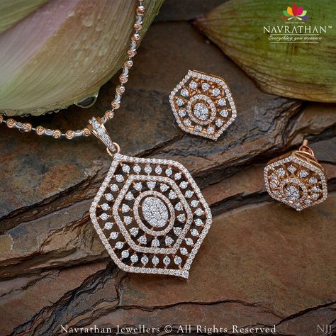 Pendant With Earrings, Diamond Pendant Jewelry, Pendant Designs, Black Beads Mangalsutra Design, Gold Bead Earrings, New Gold Jewellery Designs, Diamond Jewelry Set, Diamond Pendent, Diamond Pendants Designs