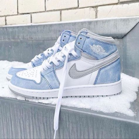 Air Jordan 1 Hyper Royal, Blue And White Jordans, Nike Shoes Photo, Air Jordan Blue, Girls Basketball Shoes, Trendy Shoes Sneakers, White Nike Shoes, Nike Fashion Shoes, Blue Jordans