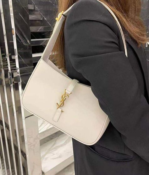 Baguette Bag Aesthetic, Saint Laurent Bag Outfit, Ysl Bag Outfit, Sac Yves Saint Laurent, Yves Saint Laurent Bag, Wallets For Girls, My Style Bags, Dream Bags, Luxury Bags Collection