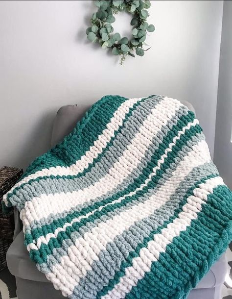 Hand Knitted Chunky Blanket, Puffy Blanket Pattern, Crotchet Blankets Chunky Pattern, Chunky Knit Blanket Designs, Chunky Blanket Color Ideas, Chunky Knit Blanket Ideas, Chunky Knit Blanket Pattern Color Combos, Chunky Knit Baby Blanket, Chunky Blanket Diy