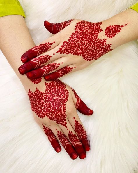 Red Henna, Wedding Photo Studio, Henna Tattoo Designs Hand, Latest Mehndi, Latest Mehndi Designs, Henna Tattoo Designs, Wedding Mood, Henna Art, Henna Tattoo