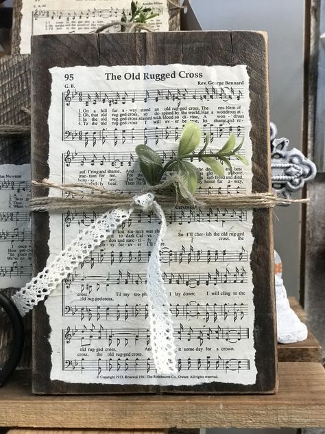 Things To Do With Old Hymnals, Crafts Made From Old Hymnals, Hymn Crafts Diy, Hymn Book Crafts, Old Bibles Decor Ideas, Diy Hymnal Crafts, Hymn Pages Crafts, Hymn Art Diy, Crafts Using Hymnal Pages