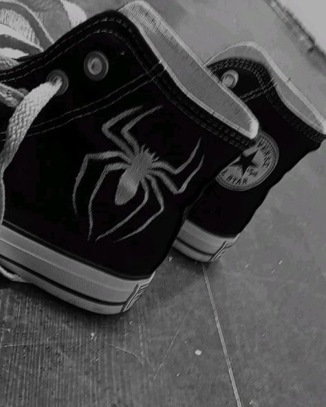 Miles Morales Converse, Spiderman Converse Drawing, Converse Drawings, Spiderman Converse, Spider Man Mj, Spiderman Shoes, Customized Converse, Diy Converse, Converse Ideas