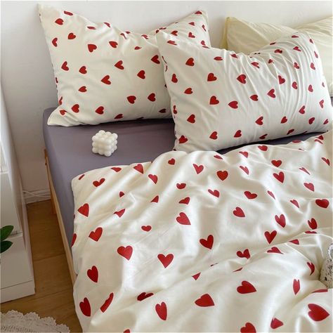 Cute Bed Sheets, Ikea Bed, Red Bedding, Red Rooms, Cute Bedroom Decor, Pink Room, Black Bedding, Dorm Bedding, Red Hearts