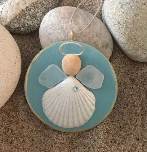 Angel Guardian, Sea Glass Art Projects, Angels Christmas, Sea Glass Ideas, Beach Glass Crafts, Seashell Projects, Art Coquillage, Shell Crafts Diy, Beach Glass Art