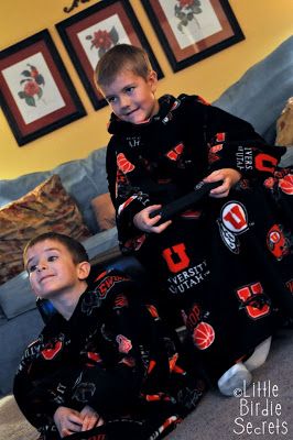 Snuggie Pattern, Homemade Christmas Gift, Handmade Kids Clothes, Homemade Holiday Gifts, Presents For Boys, Boy Diy, Christmas Gifts For Boys, Gift For Boys, Handmade Christmas Gifts