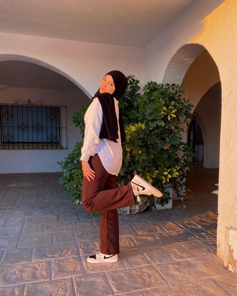 Jordan 1 Mid Barely Orange, Aesthetic Outfits Hijab, Air Jordan 1 Outfit Women, Air Jordan Outfit, Jordan 1 Outfit Women, Jordan 1 Outfit, Air Jordan 1 Outfit, Air Jordans Women, Outfits Hijab